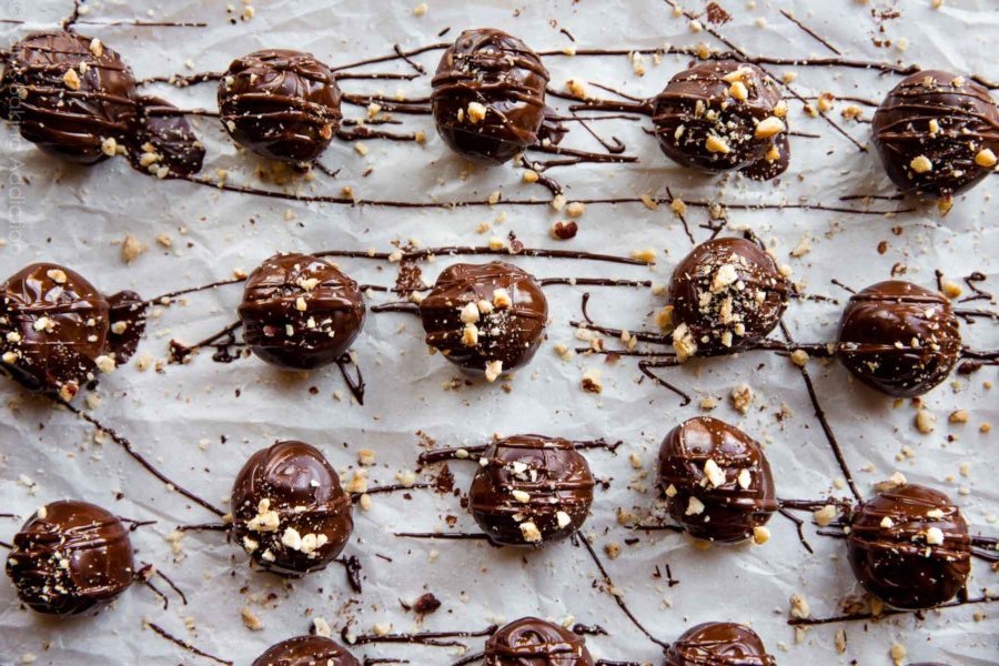 chocolate-hazelnut-crunch-truffles