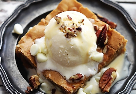 Applebee’s Maple Nut Blondie with Cream Sauce