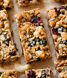 Berry Vanilla Cashew Snack Bars.